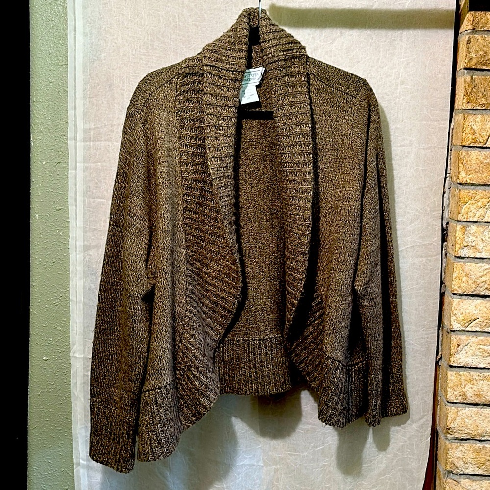 Open front soft sweater will update any outfit. In rich brown tones.